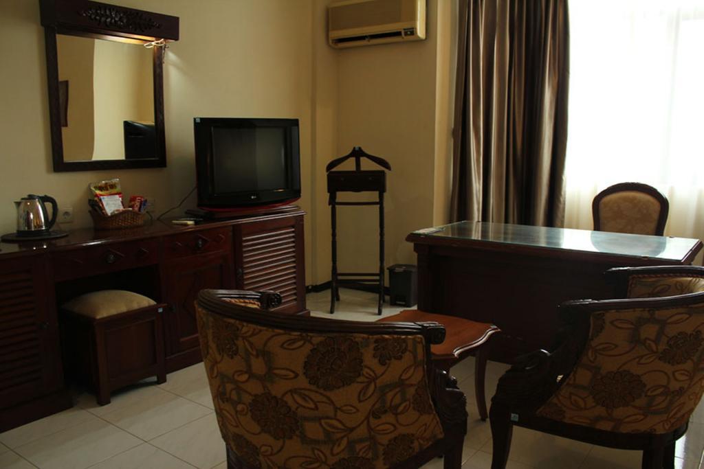 Jepara Indah Hotel Exterior photo